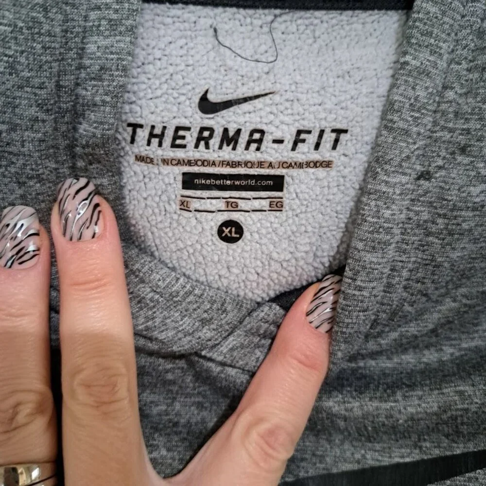 Nike Youth‎ XL Hoodie Grey and black Therma-Fit Long sleeve